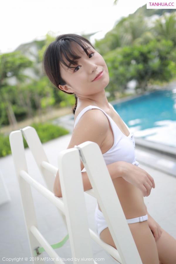 Kely香香  [MFStar]高清写真图 2019.09.23 VOL.214 Baileys 香儿第15张图片